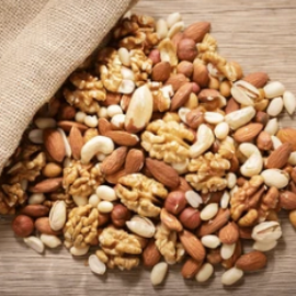 Foods That Strengthen Hair: Nuts and Seeds